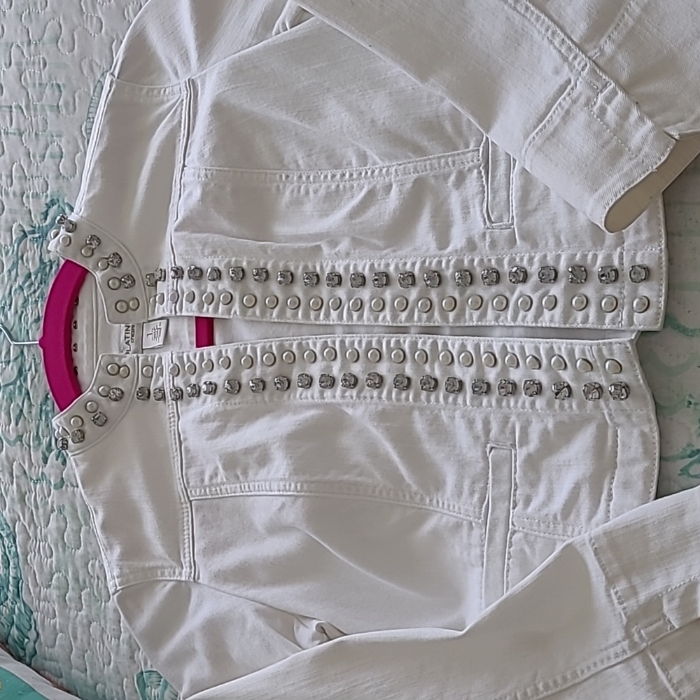 EUC Chicos embellished white Jean jacket. It is cropped.